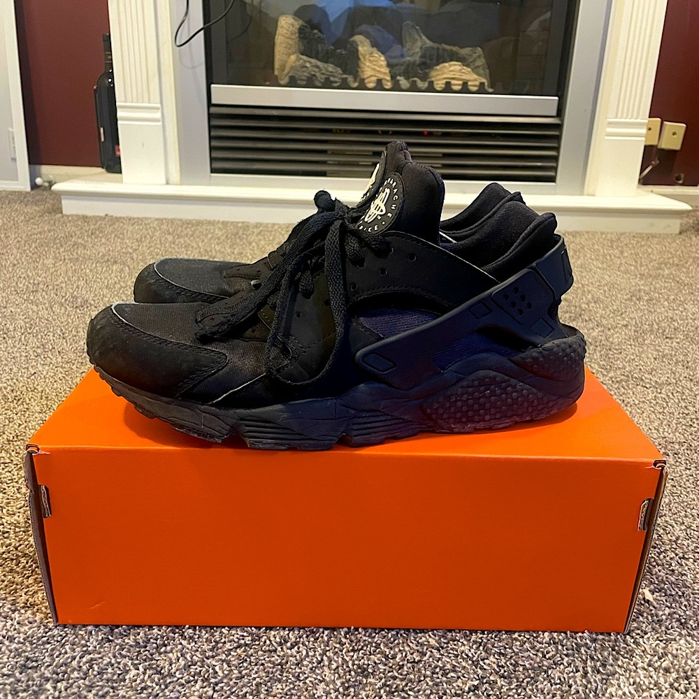 Black Nike Air Huaraches